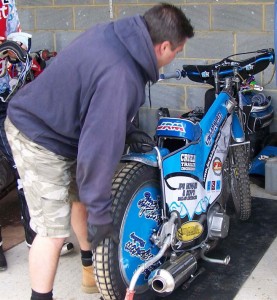 Turning the backwheel of bike in the workshop