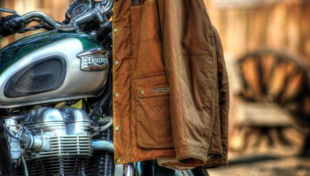 2Z5A1116-A_on motorcycle